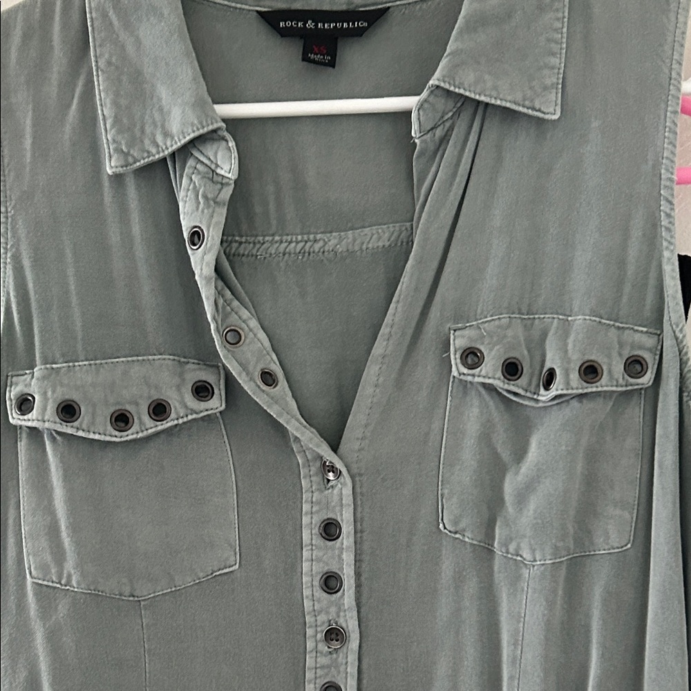 Rock & Republic Charcoal Sleeveless Blouse